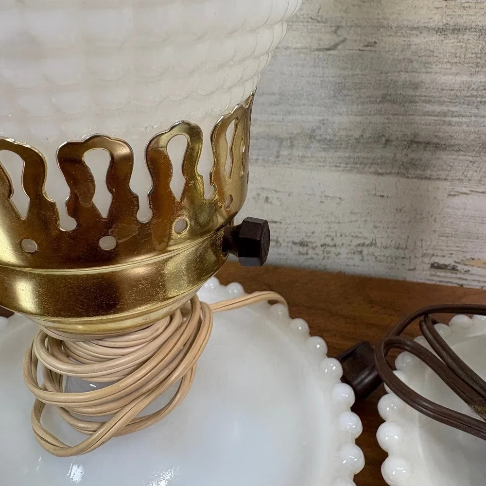 Vintage Hobnail Milk Glass‎ Lamp Table Boudoir Hurricane 14